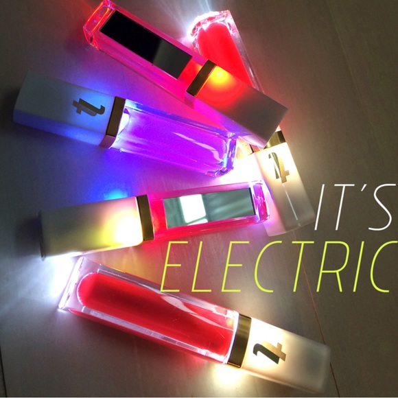 True Lipz Lustre Lipgloss Ultra Sheer Plum-L037 - Picture 3 of 5